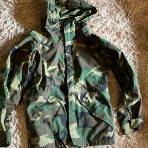 US Army Woman’s Xtra Small Camouflage Parka Cold Weather